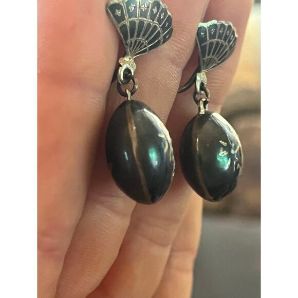 Sterling Silver Vintage Etched Goddess Screw on drop dangle earrings. Asian? - Picture 5 of 7